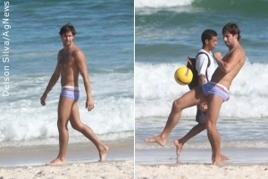 Ex-BBB9 Emanuel curte praia no Rio de Janeiro