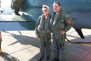 Ana Maria Braga voa em aviões de caça