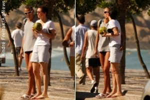 Alexandre Borges e Júlia Lemmertz curtem praia no Rio