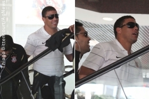 Ronaldo Fenômeno é clicado em  aeroporto