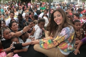 Ex-BBB Gyselle Soares causa tumulto durante evento