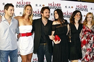 Vips marcam presença na pré-estreia do longa &prime;A Mulher Invisível&prime;