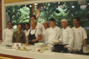 Ana Maria Braga posta foto de sua equipe em seu blog