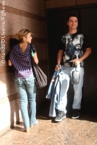 Luiza Possi e Marco Luque são flagrados em hotel de São Paulo