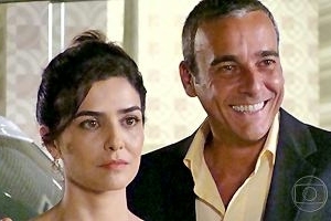 Caminho das Índias: Yvone se assusta ao reencontrar Gopal