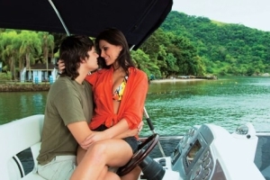 Natália Guimarães posta foto em seu blog de viagem com Leandro