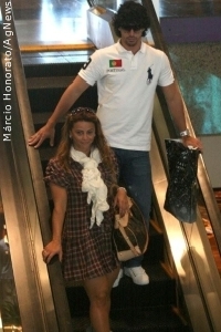 Viviane Araújo e Radamés são clicados em shopping carioca