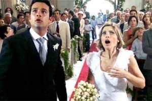Caras & Bocas: Bianca cria confusão na igreja