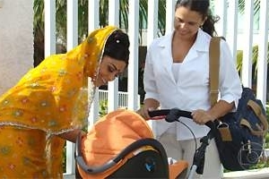 Caminho das Índias: Maya conhece bebê de Duda