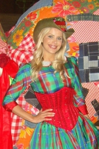 Karina Bacchi agradece em blog a colaboração de todos na festa junina realizada no Jockey em São Paulo