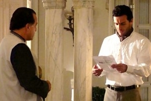 Caminho das Índias: Opash mostra a certidão de Tony para Raj