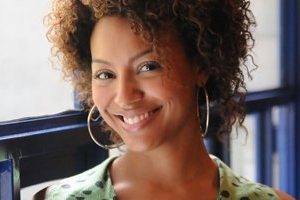 Sheron Menezes renova seu contrato com a Globo