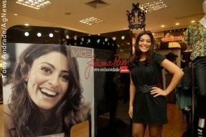 Juliana Paes inaugura espaço em loja de sua linha de roupas