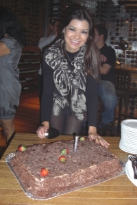 Amanda Françozo ganha festa de aniversário surpresa