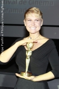 Xuxa recebe homenagem no Festival de Gramado