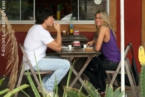 Ellen Rocche e Ricardo Macchi são clicados em restaurante no Rio