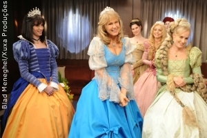 Xuxa e Angélica gravam vestidas de princesas para filme