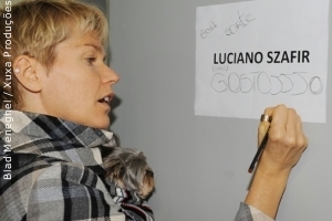 Xuxa deixa recadinho carinhoso na porta do camarim de Luciano Szafir