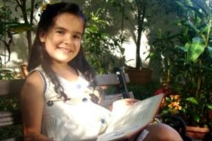 Caminho das Índias: Yvone aparecerá brincando com os irmãos ainda criança