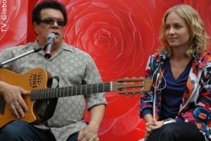 Wando faz show surpresa para Angélica