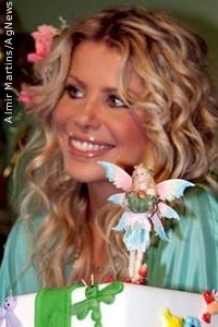 Karina Bacchi comemora seu aniversário em ONG