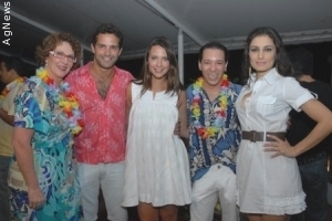 Iran Malfitano e Rosane Goffman e o promoter David Santiago comemoram juntos aniversário