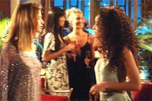 Viver a Vida: Após o sucesso do desfile, Luciana e Helena se desentendem