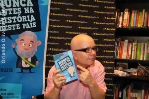 Marcelo Tas lança seu primeiro livro em São Paulo