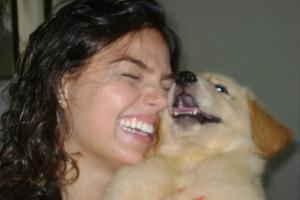 Isis Valverde mostra seu cachorrinho em blog