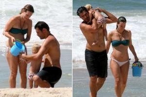 Thiago Lacerda curte praia com a família