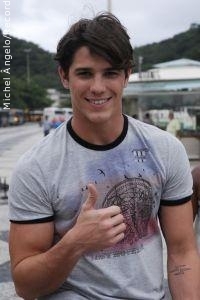 Ator da Record é multado por dirigir sem habilitação no Rio