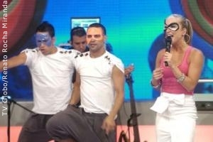 Claudia Leitte agita o palco do Caldeirão do Huck