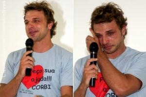 Cassio Reis se emociona em homenagem no Rio