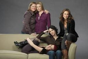 GNT estreia a série inédita "Entre Elas", que mostra as regras para um relacionamento lésbico ideal