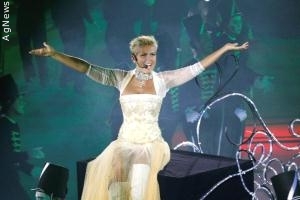 Xuxa faz show para campanha em defesa das crianças e adolescentes