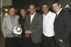 Convidados especiais marcam presença no evento de lançamento da bola oficial da Copa do Mundo FIFA  2010