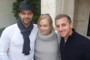 Angélica e Luciano Huck se encontram com Ricky Martin em Miami