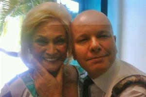 Hebe Camargo brinca com Marcelo Tas, nos bastidores do Troféu Imprensa