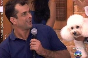 Marcelo Dourado foge da cachorrinha de Ana Maria durante programa