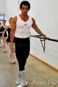 Álvaro Garnero encara uma aula de ballet  no 50 por 1