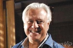 Tempos Modernos: Leal volta ao poder