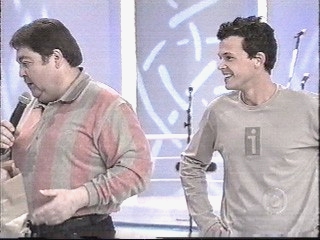 Guilherme Berenguer fica emocionado com homenagem