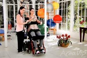 Viver a Vida: Luciana fica de pé e emociona o pai