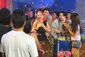 Malhação: Domingas ganha festa surpresa em sua despedida