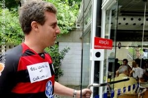Corinthiano, Luciano Huck veste uniforme do Flamengo para pagar promessa