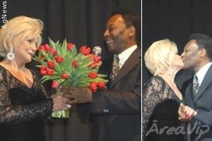 Hebe Camargo dá selinho em Pelé em evento