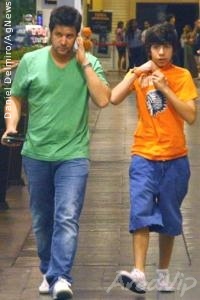 Murilo Benício leva o filho no cinema