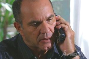 Escrito nas Estrelas: Ricardo liga para Viviane, mas acaba levando um fora