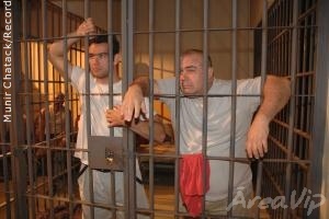 Bela, a Feia: Ùltimo Capítulo – Dinho e Ataulfo são presos