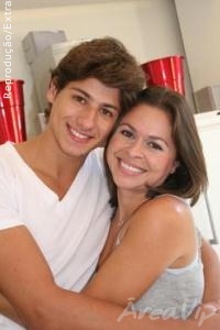 Ator de Malhação é casado com mulher 11 anos mais velha